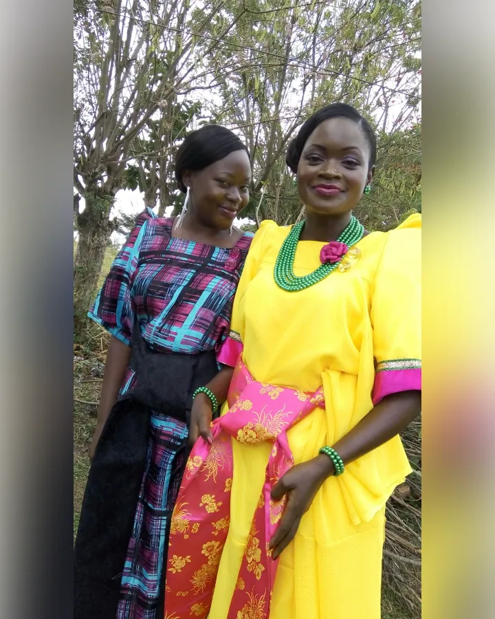 Gomesi, kiganda